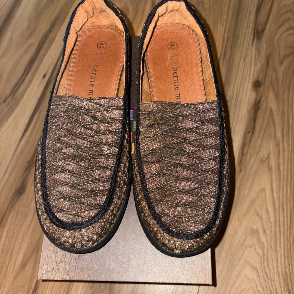 bernie mev. Metallic Textured Slip-Ons-NIB